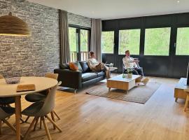 Recreatiedomein Warredal - The Lodge，位于Neeroeteren的木屋