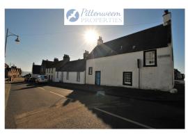 One Shoregate- cosy Crail retreat，位于克雷尔的酒店