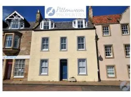 Market Apartment- harbourfront studio Pittenweem