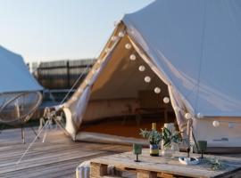 Glamping pospolu，位于Mokrovraty的酒店