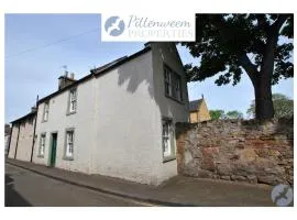 Dolphin Cottage- traditional cottage on Fife Coast