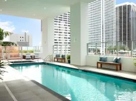 Modern Private Condo Downtown - Gym, Pool, Bayview