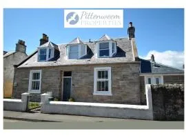 Shore Cottage Anstruther- stylish home by the sea