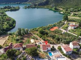 Holiday Home Zeleno Jezero，位于普洛切的酒店