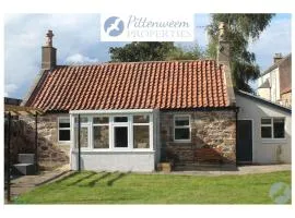 Carpenters Cottage- coastal stay with garden