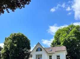 Superb house in absolute calm，位于Linkebeek的酒店