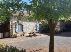 Domaine du Plan Del Poux Gite Rural，位于Combret的酒店