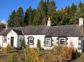 Castle Cottage with views of Kielder Castle，位于基尔德村的酒店