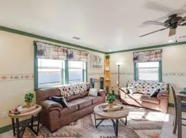 9 Mi to Lake Carlsbad Pet-Friendly Apt