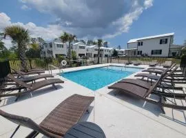 Sleeps 32, Arcade & Game Room, Pool, Golf Cart to Beach