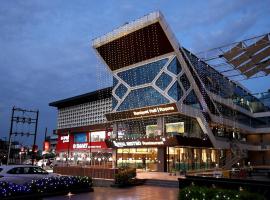 Hotel Royal Bistro，位于Mehsāna的酒店