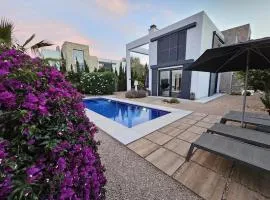 Strandnahe Design Villa mit Pool 2 Schlafzimmer 180 qm