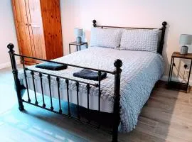 City centre B Apartment, parking, sleeps 6