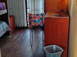 Habitación con baño para dos personas，位于拉马约的酒店