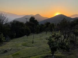 Oasis in the mountain, Quebrada Alvarado, Olmué，位于奥尔穆埃的酒店