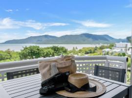 Belle Escapes 73 Rydges Plaza Esplanade with Ocean & City Views，位于Cairns North的酒店
