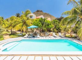 LAKAZ DEL SOL - Modern and elegant apartments with luxurious garden, pool and barbecue area - Tourism Permit Certified，位于塔马兰的酒店