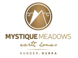 Mystique meadows earth homes，位于洪达尔的酒店