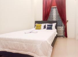 Urbanview Hotel Trisna Tulungagung，位于Kedungwaru的酒店