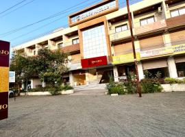 Dojo Inn，位于Karmād的酒店