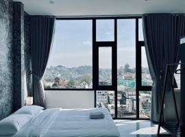 Ben Ben Hotel - Near City Center - Budget Stay，位于大叻的带停车场的酒店