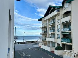 Bright T3 with ocean view and parking lot - Hendaye，位于昂代的酒店