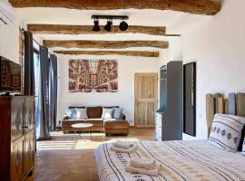 Apartment Roussillon village Ocre Air conditioning，位于鲁西永的酒店