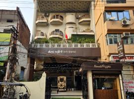 Hotel Padmini International- Sigra，位于Kakarmatha的酒店