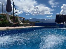 Complejo HUNUC，位于Calingasta的酒店