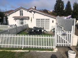 Gîte des Tournesols，位于Oradour-Fanais的酒店
