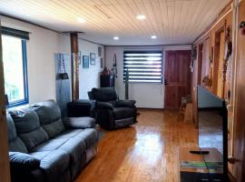 Hospedaje en Parque Nacional Alerce andino，位于延基韦的酒店