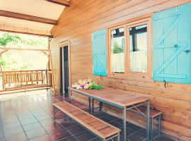 Charming house in Cañamero with shared pool，位于Cañamero的酒店