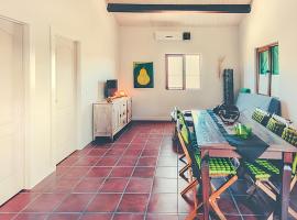 Cosy house with mountain view，位于Cañamero的酒店