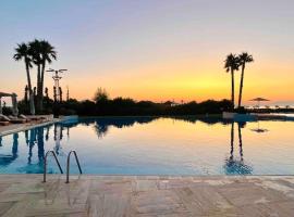 Beach, Pool & Garden Apartment，位于Tale的酒店