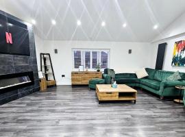 The Penthouse Tamworth Spacious 3 Bedroom Apartment in the town centre，位于塔姆沃思的酒店
