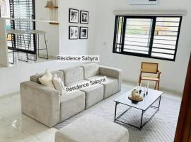 Charmant 3 pieces Riviera Palmeraie - Residence Sabyra，位于Cocody的酒店