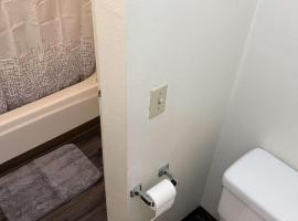 Modern Apartment mins from WSU，位于普尔曼的酒店