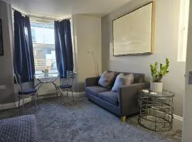 The Perfect Central Woking Apartment Free Parking & Garden - Business & Leisure