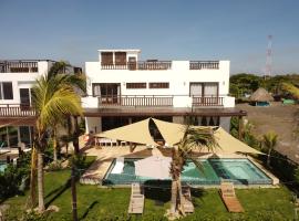 BungaLoose Casa Nazar&eacute; Oceanfront，位于Sipacate的乡村别墅