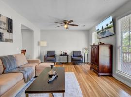 Charleston, near Airport, luxury and cozy house，位于莱德森的酒店