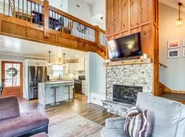 Hot Tub & Movie Room: Updated Cabin in Ellijay!