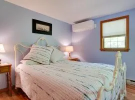 3 Mi to Beach and Town Marthas Vineyard Home