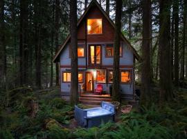 Treetop Hideaway, Sleeps 2，位于格雷西尔的酒店