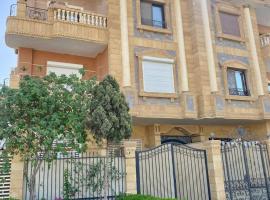 New Cairo 3BR Villa Garden & Prime Location By Best of Bedz，位于开罗的别墅