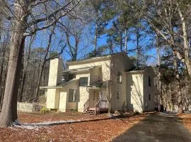 Spacious 2 bedroom house close to UNC