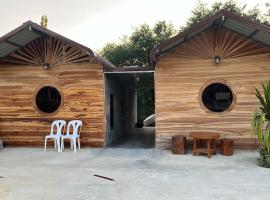 Baan Suan Pongsiri บ้านสวนพงษ์ศิริ，位于Ban Tha Sakae的旅馆