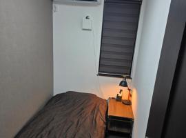 NINN102 - Osaka Itami Airport Guest House 大阪国際空港 伊丹空港 ITM ゲストハウス ニン，位于池田的酒店