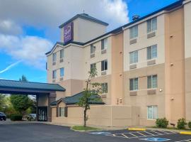 Sleep Inn & Suites Roseburg North Near Medical Center，位于罗斯堡的酒店