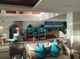 Hudor Resort - Bauang, La Union，位于Lossoc的酒店