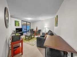 Chic DT Honolulu Executive Condo condo